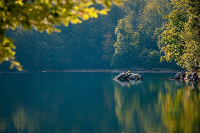 Lac des settons dans le morvan